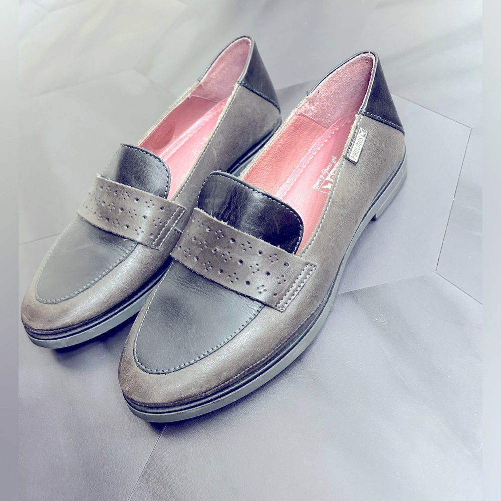 Comfortable cute flats in nice condition